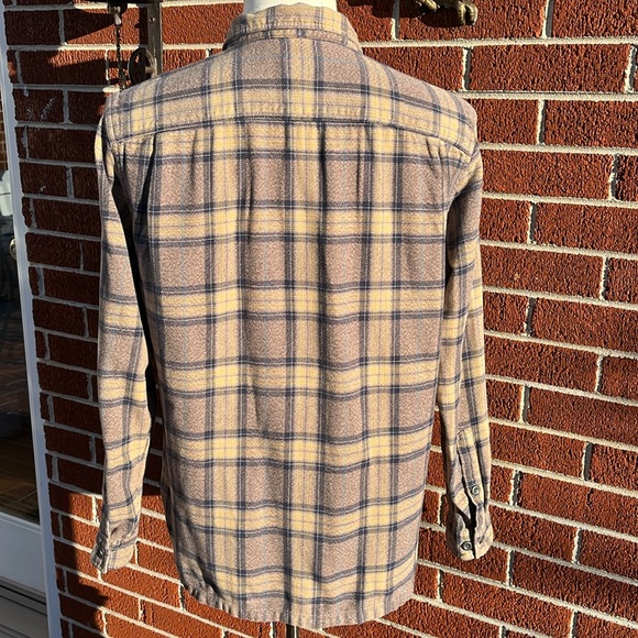 Patagonia Soft and Thick Flannel Button Down Shirt Tan Navy Gold L/S Mens Medium - Picture 7 of 10